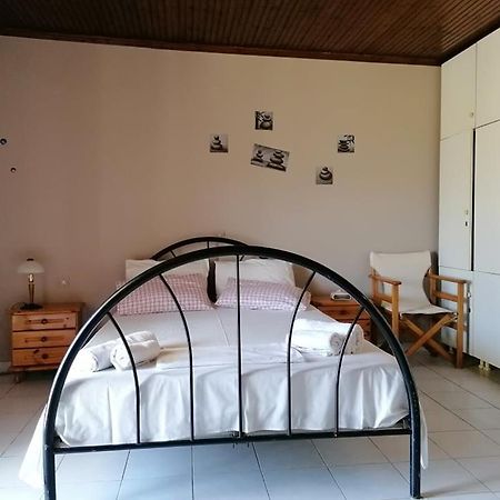 Agia Marina Studios, B Kalipadhon Luaran gambar